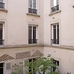 Hostnfly Apartments - Lovely Flat Close To Voltaire