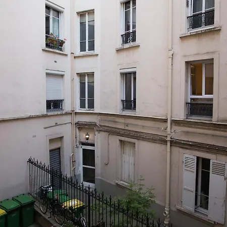 Apartment Hostnfly - Lovely Flat Close To Voltaire *