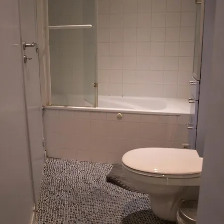 Hostnfly - Lovely Flat Close To Voltaire *